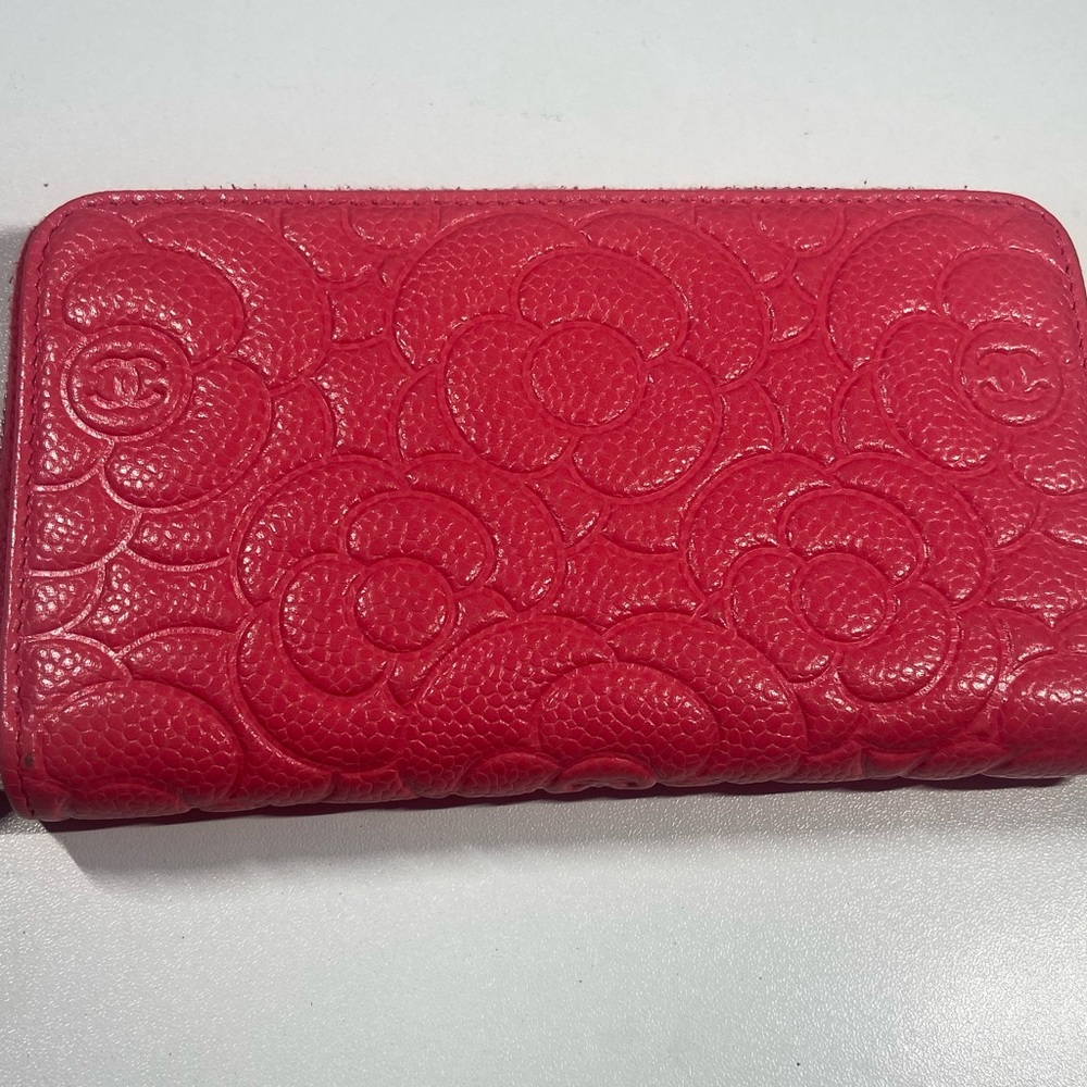 Authentic CHANEL Pink Floral Embossed Zip-Around Wallet for Women (Discontinued) - Picture 3 of 5